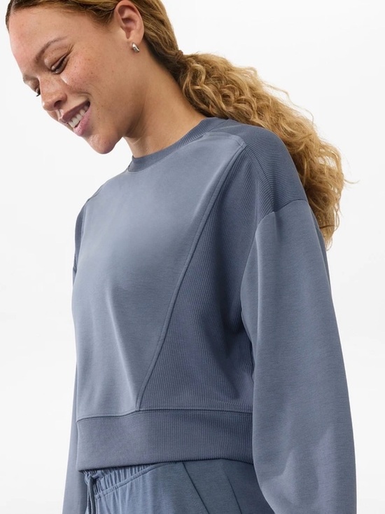 Athleta Tops - Athleta Seasoft Crewneck Sweatshirt size small